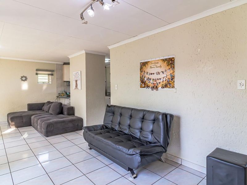 3-Bedroom Garden Simplex in Secure Complex - Photo 6