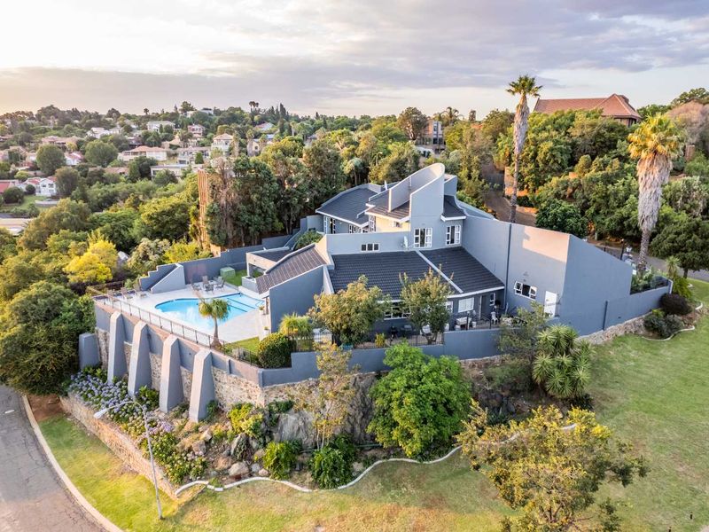 5 Bedroom House For Sale In Glenvista Johannesburg - Photo 1