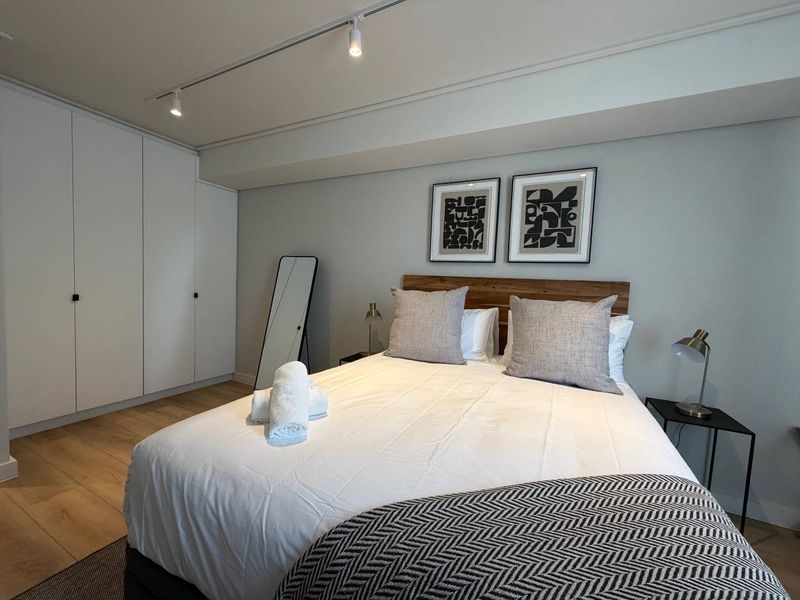 Chic One-Bedroom Apartment in Sea Point - Photo 7