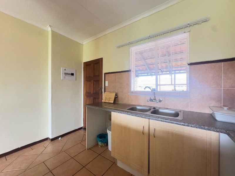2 Bedroom Townhouse with a Balcony - Photo 5