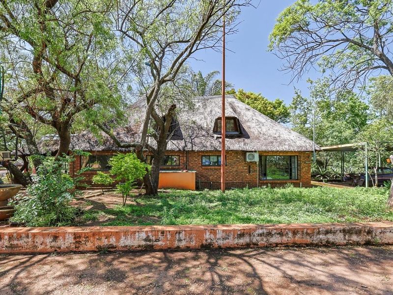 4.2ha Smallholding With Warehouse, Flats & Thatched Home – Kameeldrift West - Photo 8