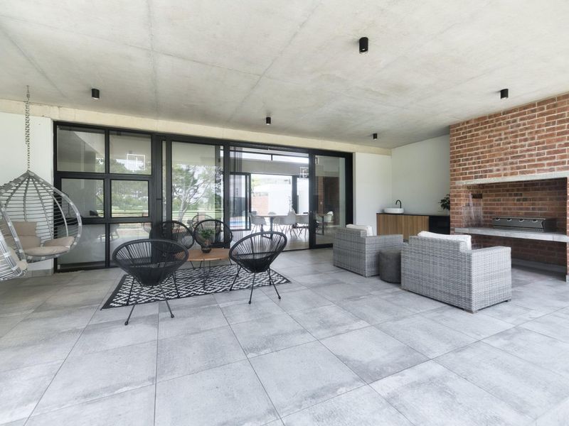 CONTEMPORARY RESIDENTIAL HOME - Photo 3