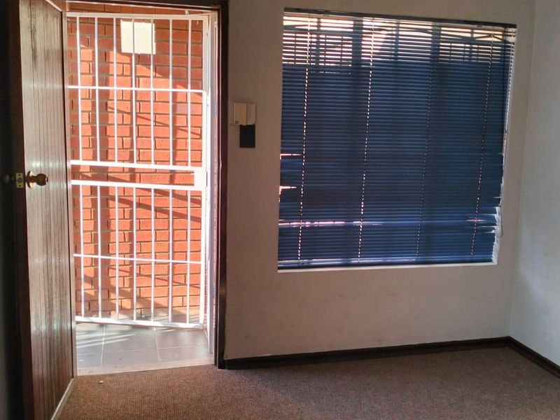 Prime Office to buy in 87 Kellnerstreet, Westdene - Photo 10