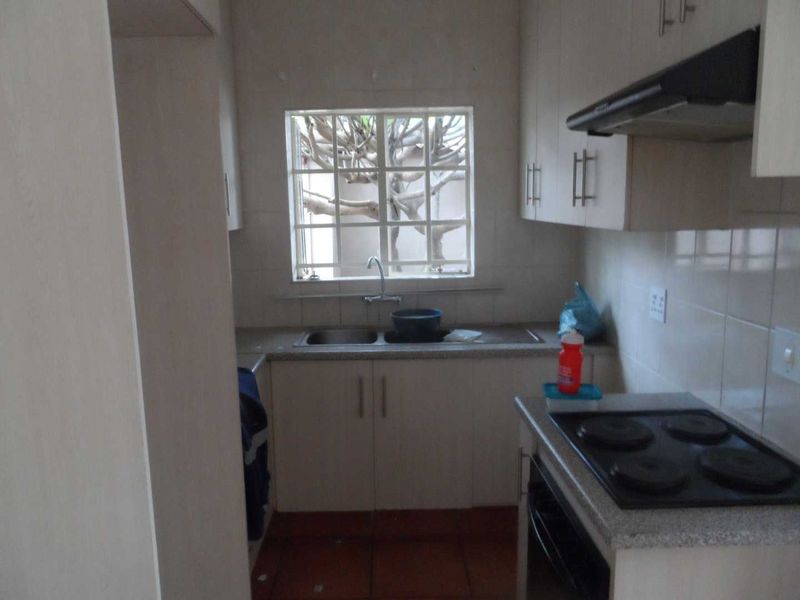 2 BEDROOM COTTAGE TO RENT IN PHILIP NEL PARK - Photo 5