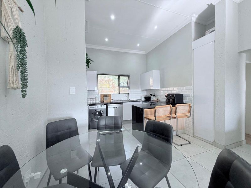 Golf Course Views & Modern Comfort: 2-Bed Glenvista Gem - Photo 10