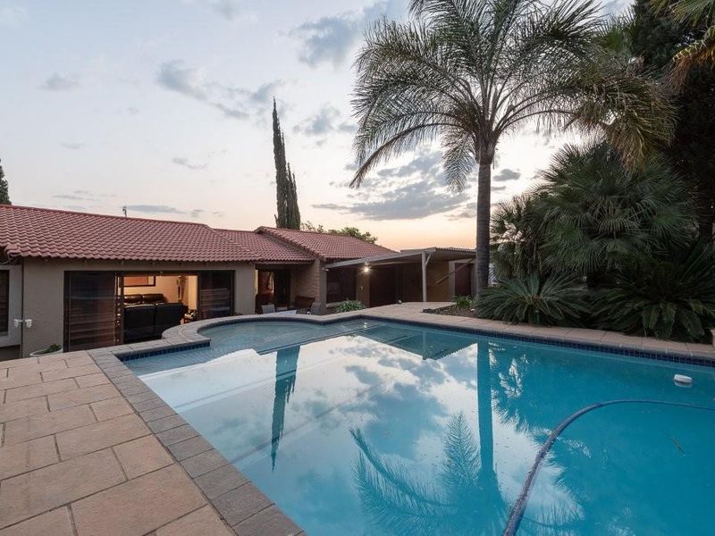 Find Your Forever Home: Luxury Meets Practicality! - Photo 10