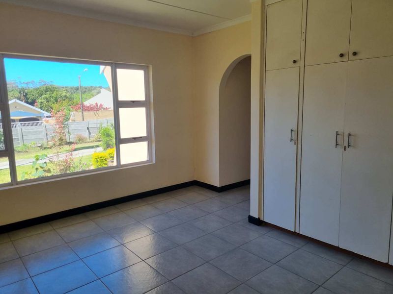 Spacious Family Home in Prime Location Beacon Bay - Photo 9