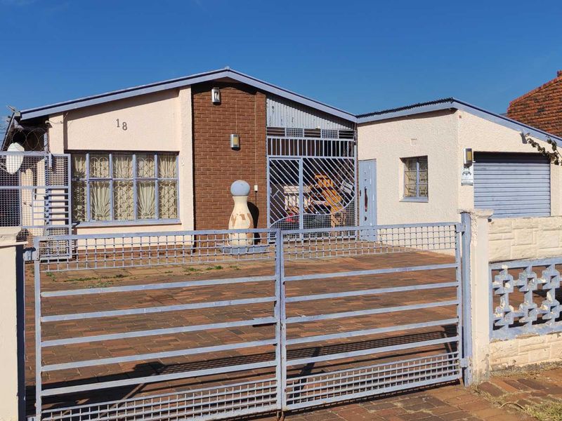 Spacious 4-Bedroom Home with Income-Generating Potential - Photo 4