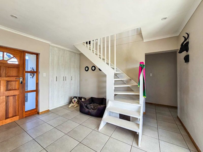 Modern family home for sale in Stilbaai-Wes. - Photo 6