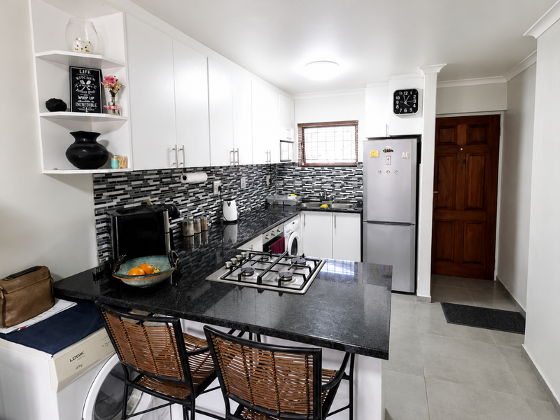 Newly Renovated Ground Floor Gem with Garage - Photo 3