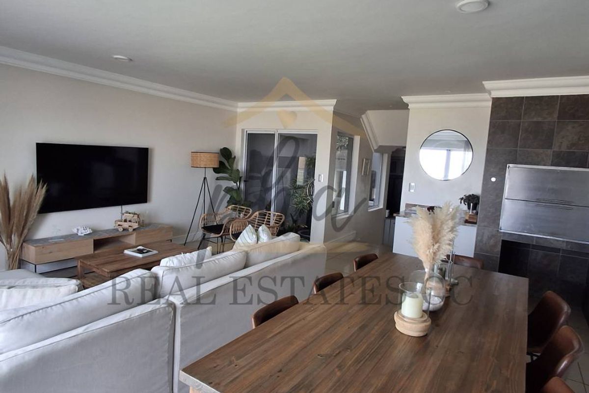 Beautiful Seafront Property - Stunning Sea Views!!! - Photo 2