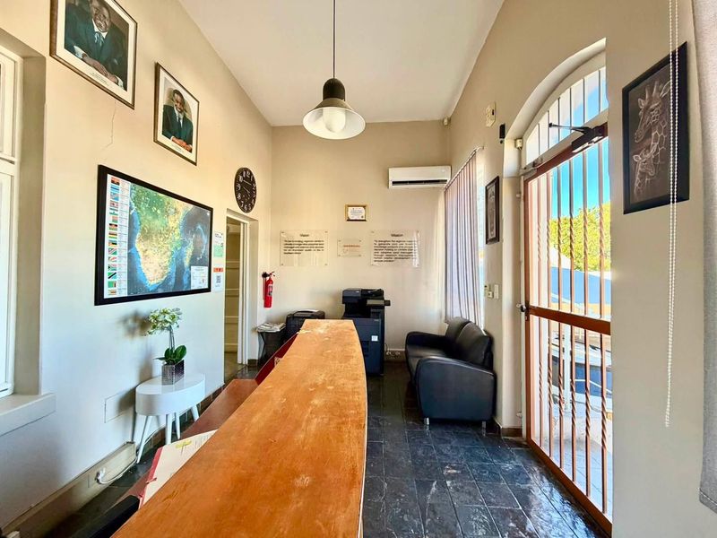 Office TO LET in CBD - Photo 4