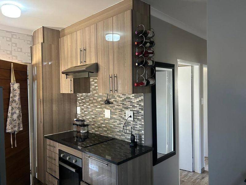 Clayville Ext 76-R950 000 Family Home - Photo 4