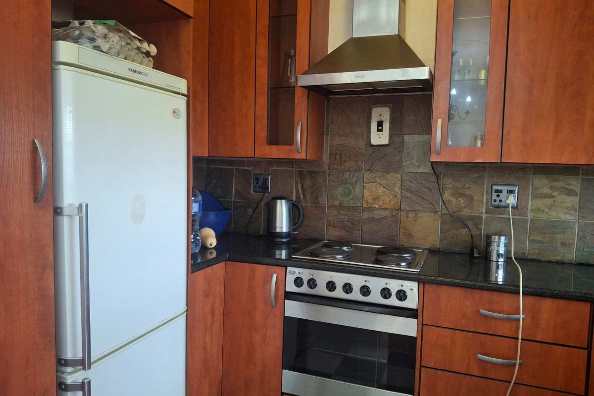 A CHARMING SEMI-FURNISHED TWO BEDROOM APARTMENT - Photo 4