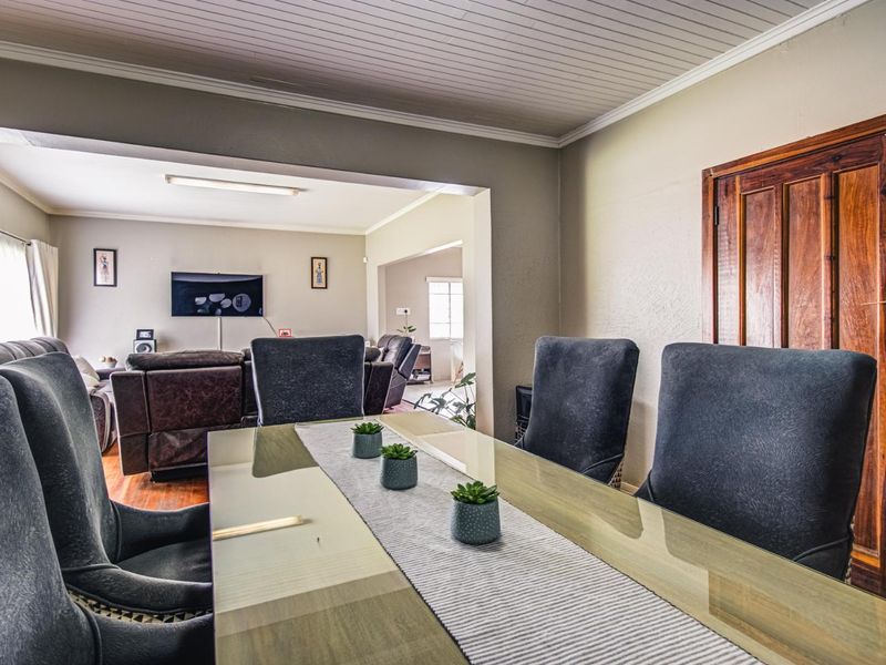 Sole Mandate! Stunning 3-Bedroom Home in Dalview, Brakpan - Photo 4