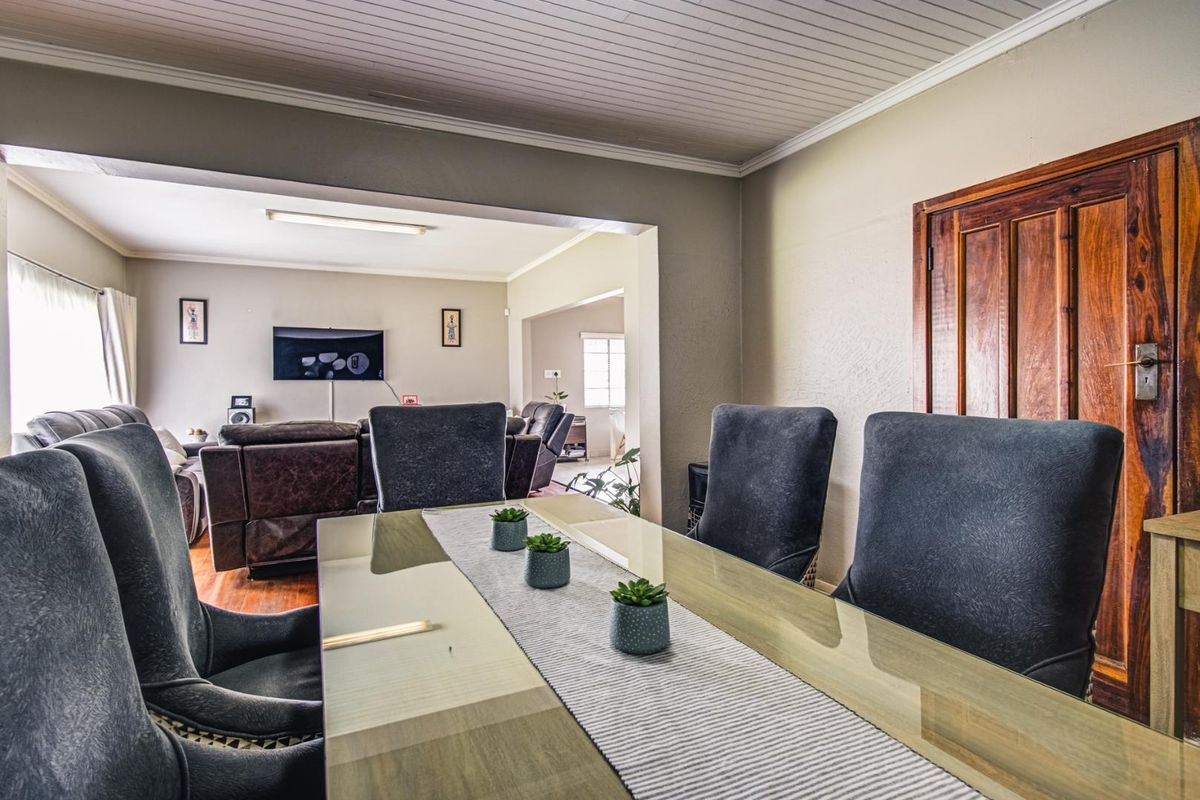 Sole Mandate! Stunning 3-Bedroom Home in Dalview, Brakpan - Photo 4