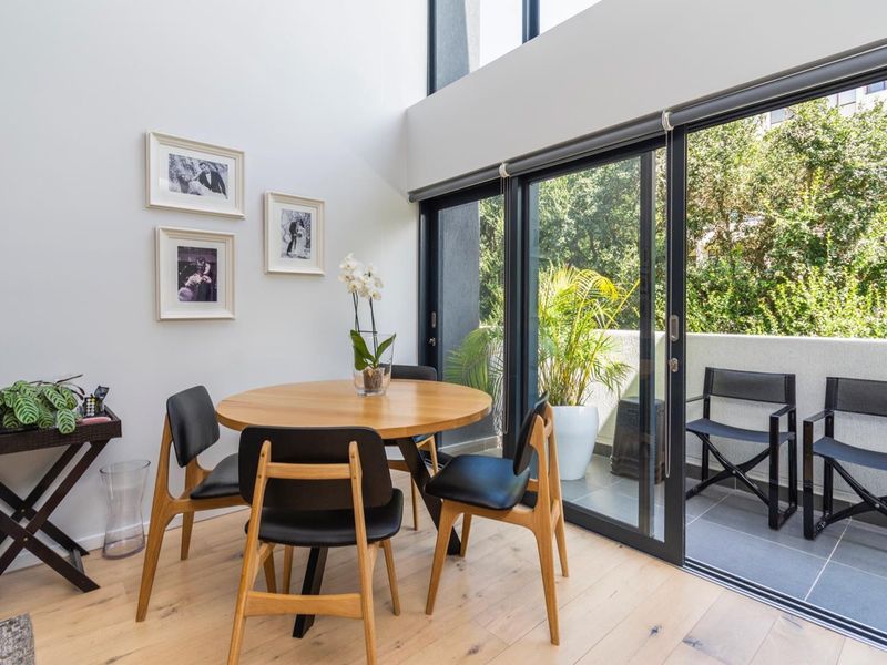 Sea Point Stunner - Airbnb Gold - Photo 3