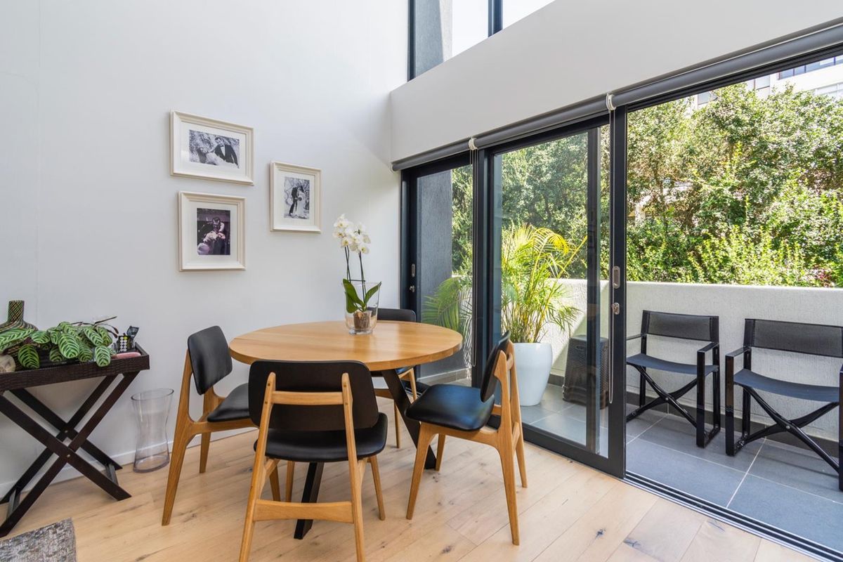 Sea Point Stunner - Airbnb Gold - Photo 3