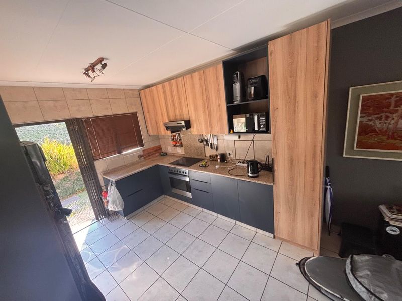 Charming 2-Bedroom Townhouse for Sale in The Wolds - Photo 7