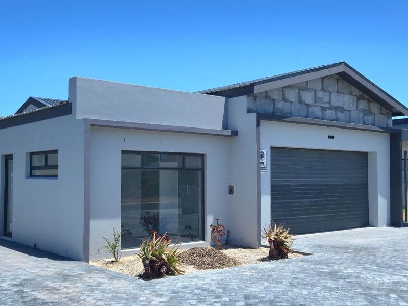 Brand New 5-Bedroom Coastal Home 150m from the Beach – No Transfer Duty - Photo 2