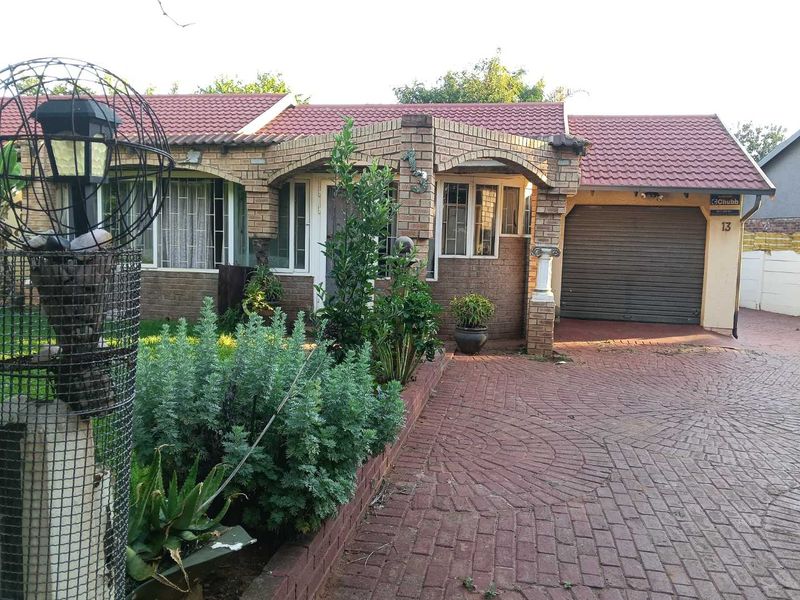 House For Sale in Crystal Park - Photo 3