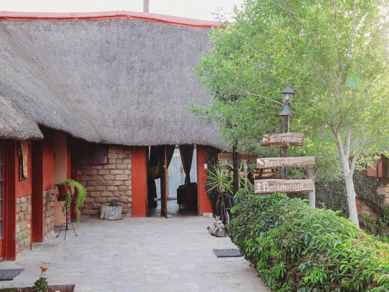 RENOWNED GUEST FARM / LODGE FOR SALE IN GOBABIS - NAMIBIA - Photo 2