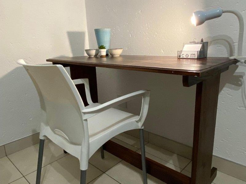 A STUNNING THREE BEDROOM FURNISHED APARTMENT - Photo 9