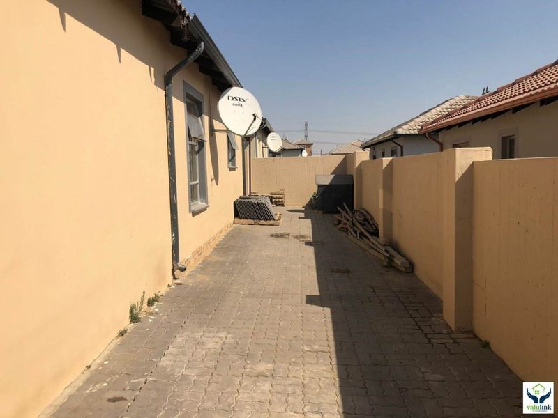 Riverside View - R 900000!! - Photo 4