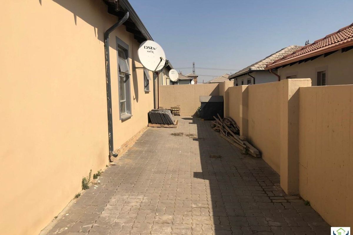 Riverside View - R 900000!! - Photo 4