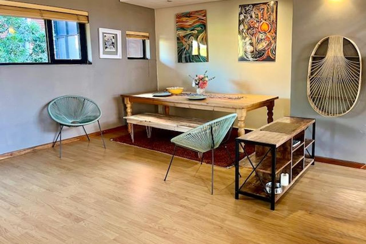 Discover Urban Elegance: New York-Style Loft Apartment in Atholl - Photo 5