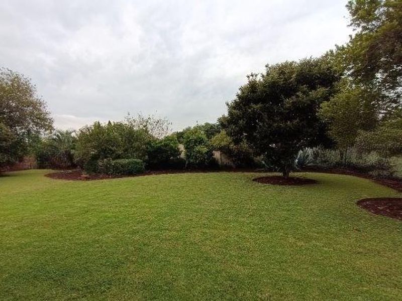 ZWARTKOP CENTURION - 4 BEDROOMS - STUDY - 3 LIVING AREAS - Photo 2