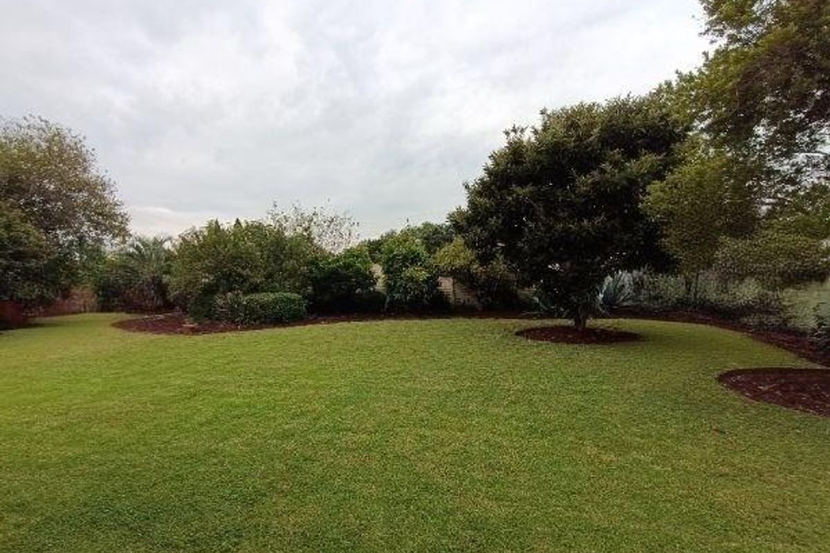 ZWARTKOP CENTURION - 4 BEDROOMS - STUDY - 3 LIVING AREAS - Photo 2