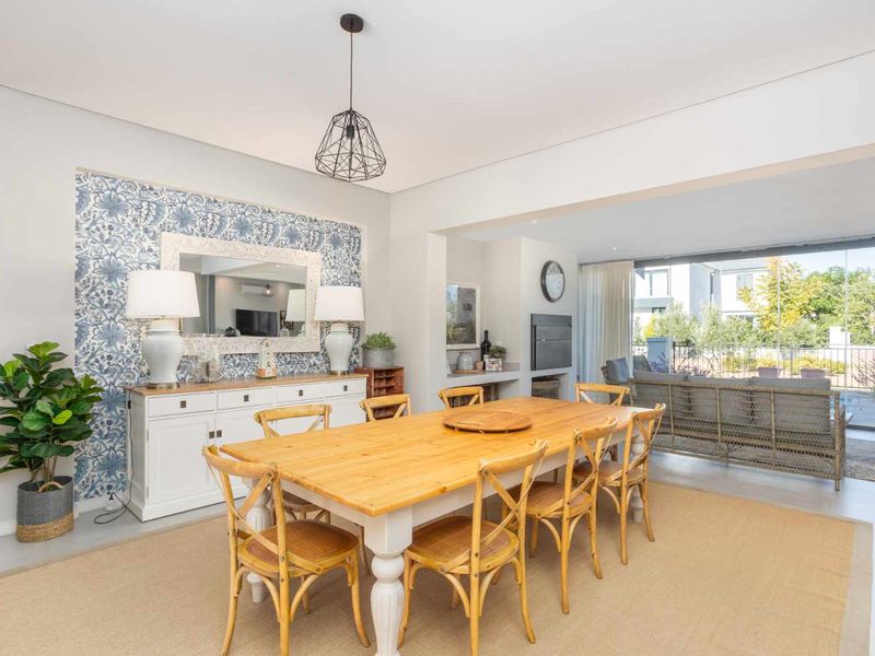 Magnificent Four-Bedroom Home to Rent on Val de Vie Estate, Offered Fully Furnished - Photo 7