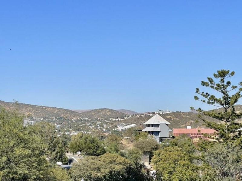 4 Bedroom Large family home in Eros, with beautiful garden, entertainment area and pool - Photo 8