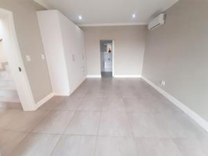 Stylish Home for Rental in Palm Lakes Estate - Photo 8