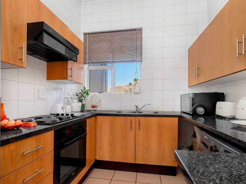 TOP FLOOR 2 BEDROOM APARTMENT FOR RENT IN BRYANSTON - Photo 6