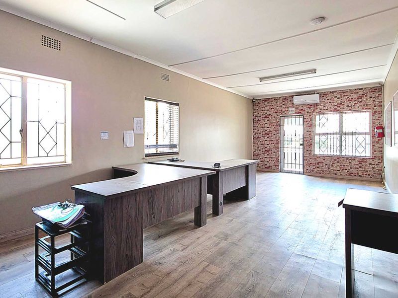 Prime Commercial Space For Your New Head Office in Perfect Location Close To Melrose Arch - Photo 10