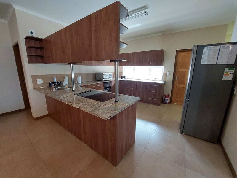 Serene 4 Bedroom Family House - Photo 7