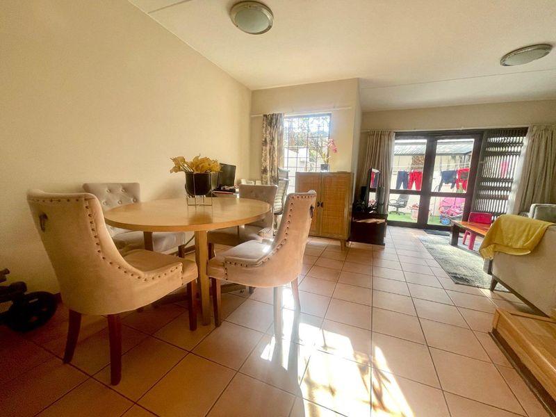 Townhouse (Duplex) — 2 Bedrooms, 2 Bathrooms - Photo 9