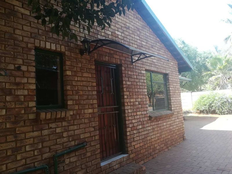 Lovely Home Available for Rent - Photo 2