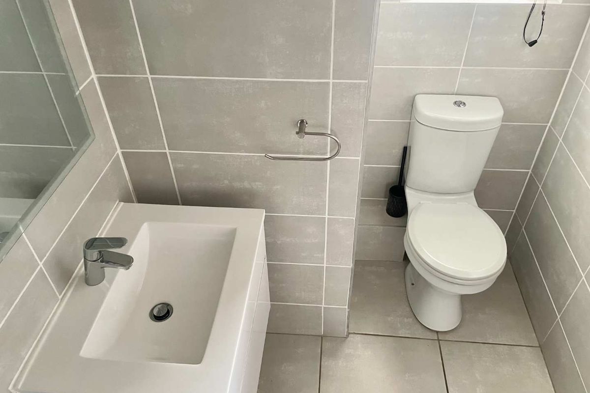 Top floor 1 Bedroom Apartment in Ballito - Photo 4