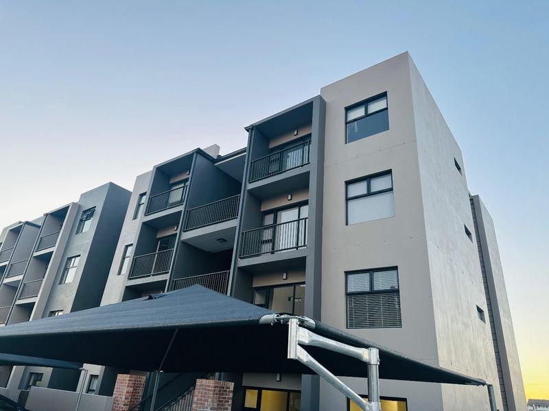 Contemporary Ground-Floor Unit with 24-Hour Security - 1 June 2026 - Photo 10