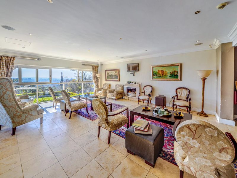 Unmatched Elegance: Boutique Hotel with Stunning 180° Pretoria Views - Photo 3