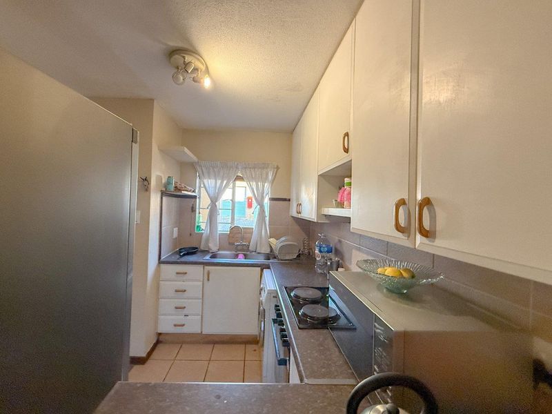 Modern 2-Bedroom Apartment to Rent in Mooikloof Ridge Estate - Photo 4