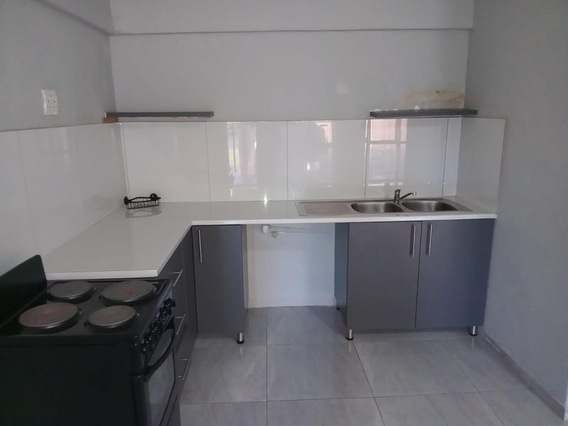 Practical One-Bedroom, One-Bathroom Rental in Richards Bay's Meer En See - Photo 3