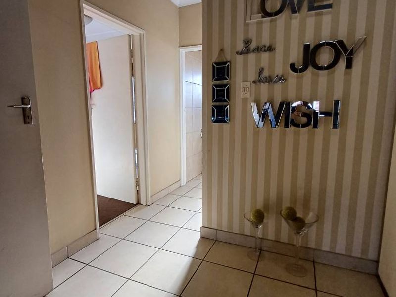 LOVELY TOWN HOUSE - Photo 10