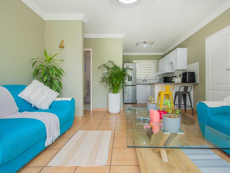 An Ideal Blend of Privacy, Space and Modern Allure. - Photo 4