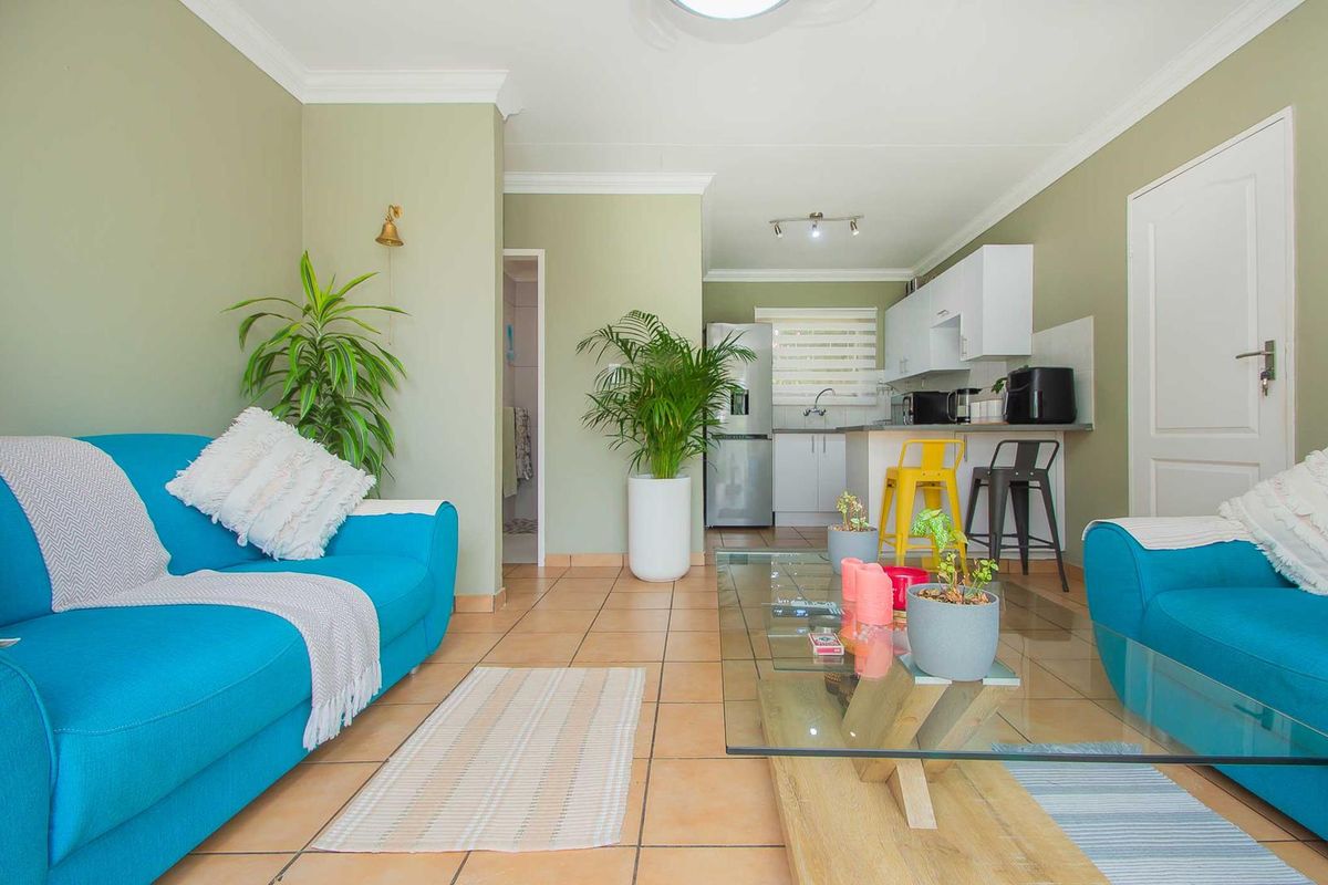 An Ideal Blend of Privacy, Space and Modern Allure. - Photo 4