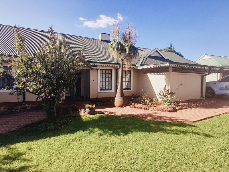 Charming 3-Bed Home in Kingfisher Village Awaits You - Photo 2