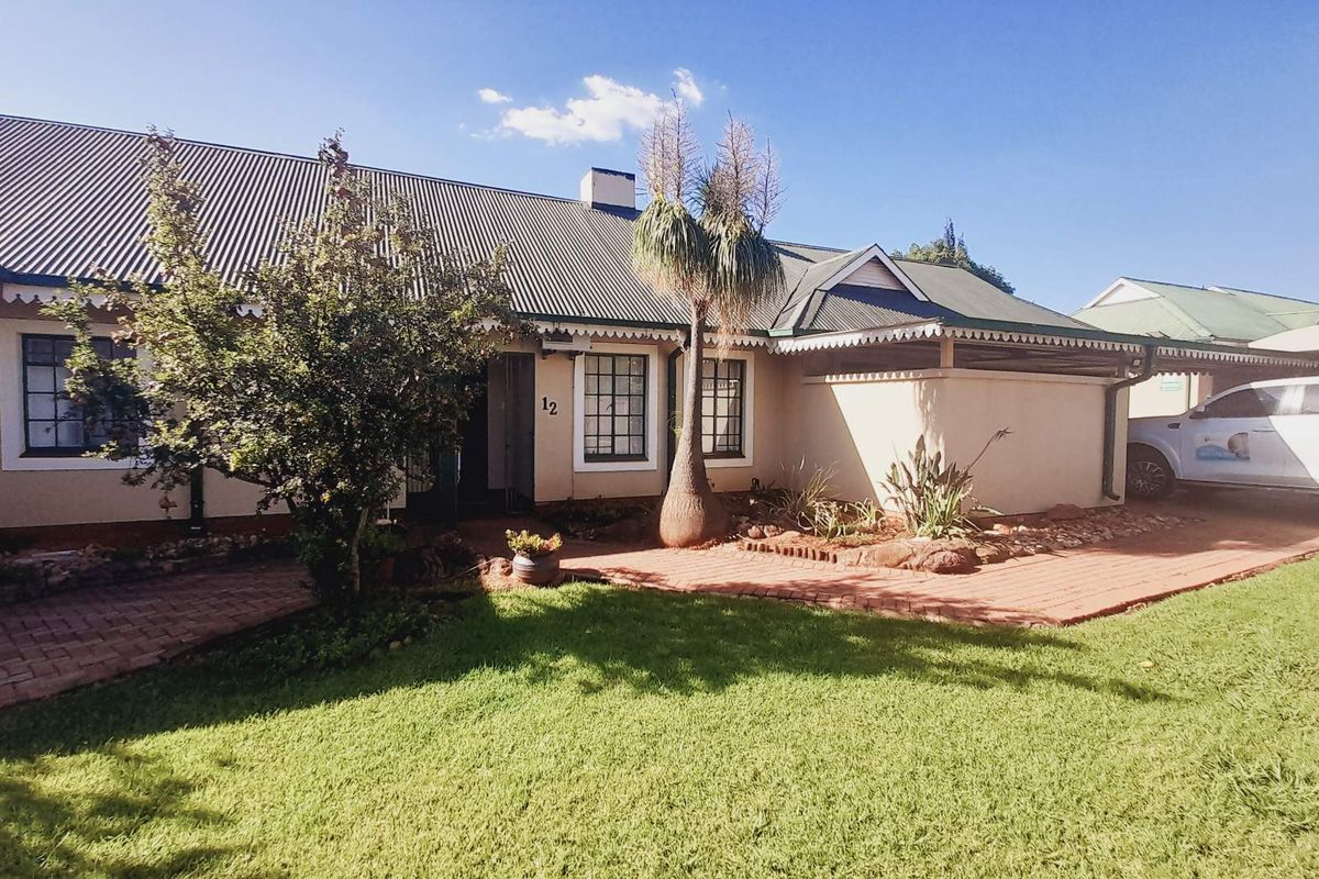 Charming 3-Bed Home in Kingfisher Village Awaits You - Photo 2